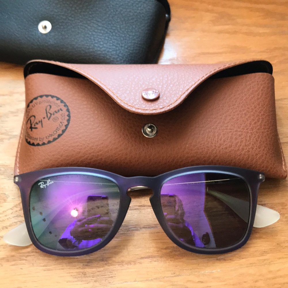 Purple wayfarer raybans!! RB4221